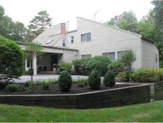 3 Grand Hill Dr, Dover, MA 02030