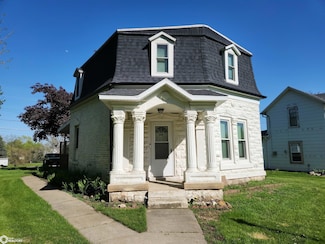 814 Summer St, Grinnell, IA 50112