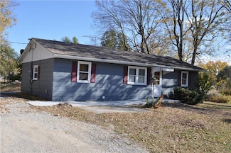 204 S Grand Ave, King City, MO 64463