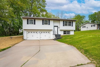 1725 Algonquin Dr, Baraboo, WI 53913