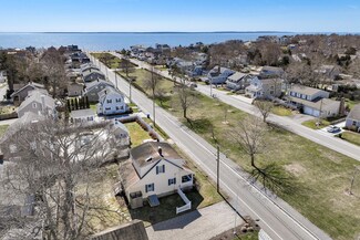 21 Worcester Ct, Falmouth, MA 02540