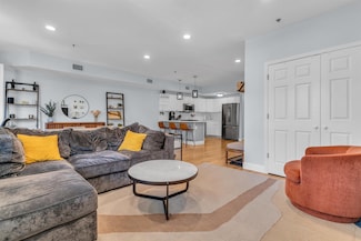 521 Adams St Unit 2, Hoboken, NJ 07030