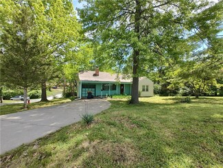 5337 N Kensington Ave, Kansas City, MO 64119
