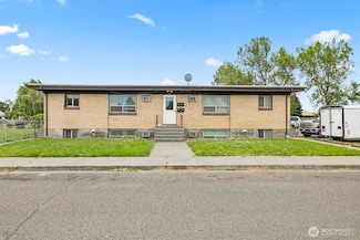 1304 W Hopkins St, Pasco, WA 99301