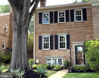 2416 Falls Place Ct, Falls Church, VA 22043