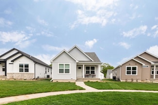 120 Axlewood Dr, Waterloo, IA 50701