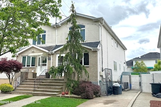 60 Pond St, Staten Island, NY 10309
