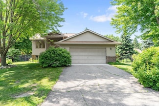 8358 Mcknight Ct, Victoria, MN 55386