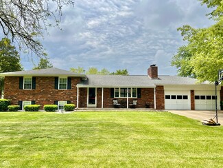 1579 Crest Dr, Shelbyville, IN 46176