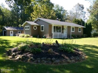 13612 Franklin Dr, Grand Haven, MI 49417
