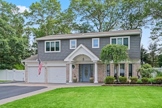 20 Tulipwood Dr, ComMacK, NY 11725