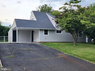 85 Wildflower Rd, Levittown, PA 19057