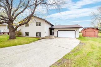 2934 Columbine Ct, Grand Forks, ND 58201