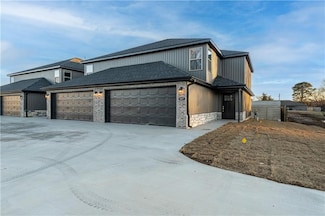 507 W Arkansas St, Gentry, AR 72734