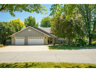 109 Parkway Ln, Cannon Falls, MN 55009