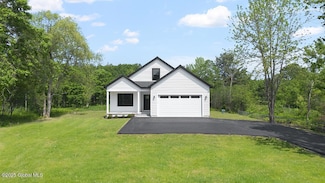 706 Swaggertown Rd, Schenectady, NY 12302