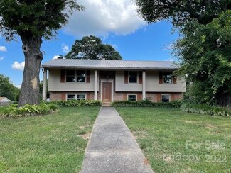 2332 24th St NE, Hickory, NC 28601
