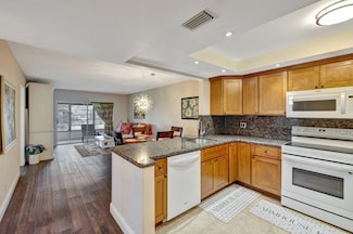 2901 NW 46th Ave Unit 101, Lauderdale Lakes, FL 33313