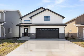 2617 38th Ave S, Moorhead, MN 56560