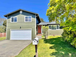 2510 Peveler Ave, Crescent City, CA 95531