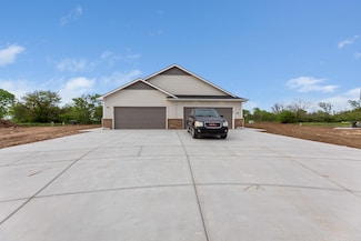 452 Trails Head Ct, Goddard, KS 67052