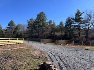 000 Cold Hollow Rd, Rainelle, WV 25962