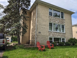 16W631 56th St Unit 2, Clarendon Hills, IL 60514