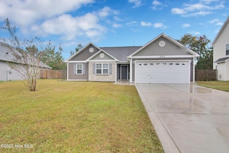 303 Hidden Oaks Dr, Jacksonville, NC 28546