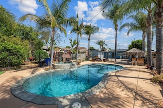 124 E View St, Fallbrook, CA 92028