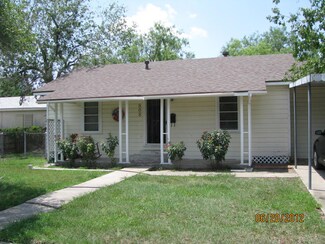 808 E Lewis St, Sinton, TX 78387
