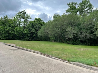 1326 W Crawford St, Denison, TX 75020