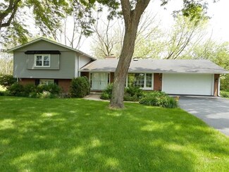 103 Thorobred Ln, Sleepy Hollow, IL 60118