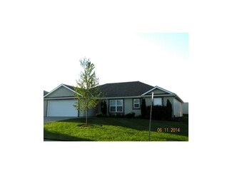 902 W 36th St, Higginsville, MO 64037
