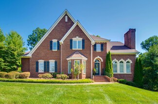 201 Clegg St, Signal Mountain, TN 37377