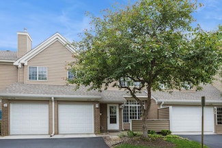 2752 Autumnwood Ln Unit 35, Hopkins, MN 55305