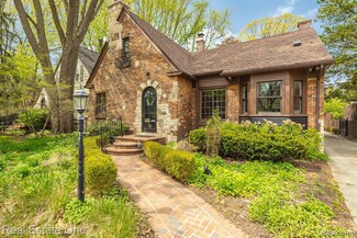 33 Sylvan Ave, Pleasant Ridge, MI 48069
