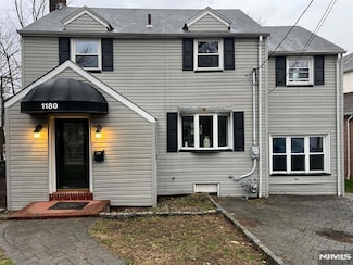 1180 Cumbermeade Rd, Fort Lee, NJ 07024