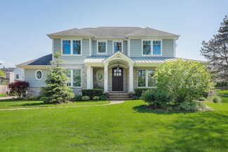 1021 Huckleberry Ln, Glenview, IL 60025