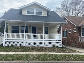 22106 Avalon St, Saint Clair Shores, MI 48080