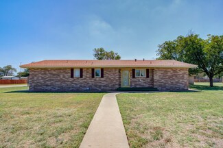 203 W 6th St, Hale Center, TX 79041