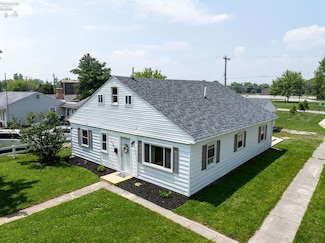 1320 Fleetwood Dr, Fremont, OH 43420