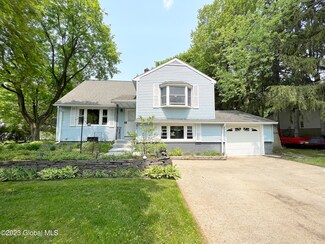 31 Shaker Dr, Albany, NY 12211