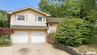 6812 N Michele Ln, Peoria, IL 61614