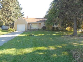 1098 Mercer Rd, Beaver Falls, PA 15010
