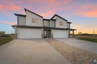 535 Bunyan Dr, Harrisburg, SD 57032