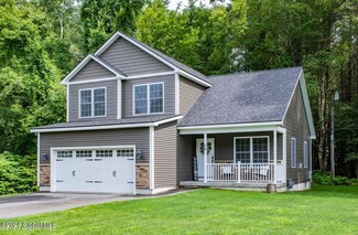10 Jackson Rd, South Glens Falls, NY 12803