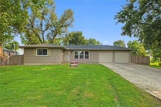203 E Lois St, Lansing, KS 66043