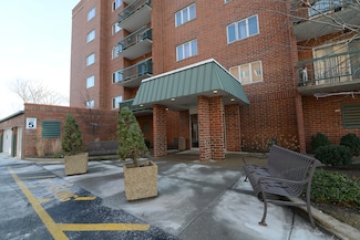 555 S River Rd Unit 505, Des Plaines, IL 60016