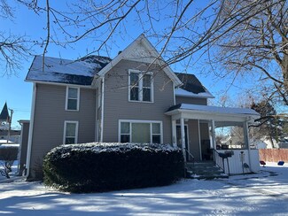 233 S Locust St, Genoa, IL 60135