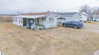 11091 W Shore Dr, Houghton Lake, MI 48629